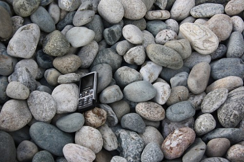 Kamenclub.ru: Галька речная окат (ассорти) фр. 50-100 мм. купить  в Нововоронеже галька природная округлая серая белая черная серая коричневая синяя галька речная окатанная округлая 6200 руб/т   фото КАМЕНЬ КЛУБ