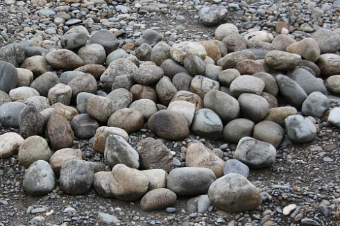 Kamenclub.ru: Речной валун (Ассорти) фр.100-300 мм.  купить в Нововоронеже галечник серый, темно-серый, светло-серый речная галька крупных размеров 4200 руб/т   фото КАМЕНЬ КЛУБ