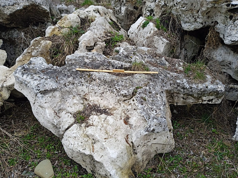 Kamenclub.ru: Выветренный известняк (степной) фр. 500-1500 мм.  купить в Нововоронеже    10000 руб/т   фото КАМЕНЬ КЛУБ