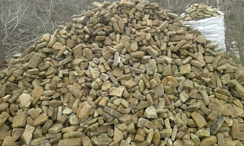 Kamenclub.ru: Песчаник для строительства и кладки блочный (фр 100-200 мм)  купить в Нововоронеже песчаник бежевый серый рыжий валун мелкий для строительства песчаник 6500 руб/т   фото КАМЕНЬ КЛУБ