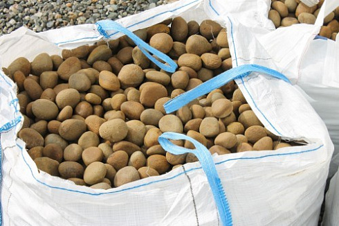 Kamenclub.ru: Песчаник ядра, фр. 100-300 мм  купить в Нововоронеже песчаник бежевый серый рыжий речная галька 5 000 руб/т   фото КАМЕНЬ КЛУБ