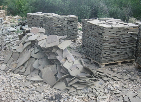 Kamenclub.ru: Песчаник пластушка серо-зеленый (1,5 см)  купить в Нововоронеже плитняк - пластушка серо-зеленый, серый, зеленый пластушка рваная ландшафтная колотая 10200 руб/м3   фото КАМЕНЬ КЛУБ