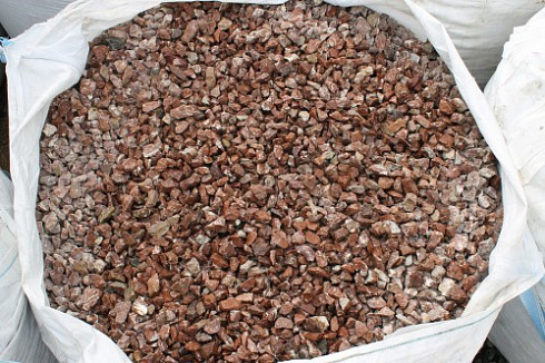 Kamenclub.ru: Мраморная крошка (щебень крошка розовый) фр. 20-40 мм.  купить в Нововоронеже мрамор розовый, красный мраморная крошка декоративная 11000 руб/т   фото КАМЕНЬ КЛУБ