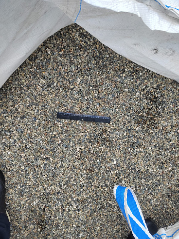 Kamenclub.ru: Галька речная окат (серая) фр.5-10 мм купить  в Нововоронеже галька речная серая, серый, темно-серый, светло-серый, коричневый речная окатанная галька декоративная ландшатфная 5000 руб/т   фото КАМЕНЬ КЛУБ