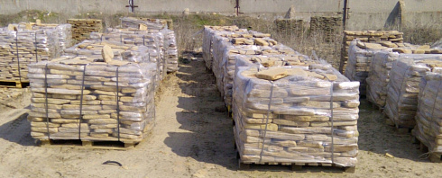 Kamenclub.ru: Песчаник пластушка галтованный желтый с рисунком (3 см)  купить в Нововоронеже плитняк - пластушка желтый песчаник 21000 руб/м3   фото КАМЕНЬ КЛУБ