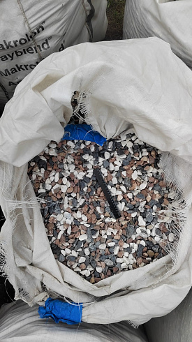 Kamenclub.ru: Мраморная крошка (щебень галтованный микс:белый-зеленый-розовый) фр.20-40 мм.  купить в Нововоронеже мрамор белый, зеленый, розовый мрамор декоративный (галтовка) 15500 руб/т   фото КАМЕНЬ КЛУБ