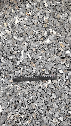 Kamenclub.ru: Щебень галтованный черный (мрамор) фр.10-20 мм.  купить в Нововоронеже мрамор черный с белыми прожилками, черный, белый окатанный округлый ландшафтный декоративный щебень 15000 руб/т   фото КАМЕНЬ КЛУБ