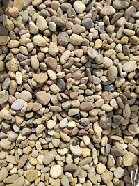 Kamenclub.ru: Галька речная окат рыжая фр. 20-40 мм. купить  в Нововоронеже галька речная окатанная рыжая желтая серая округлая речная галька 5000 руб/т   фото КАМЕНЬ КЛУБ