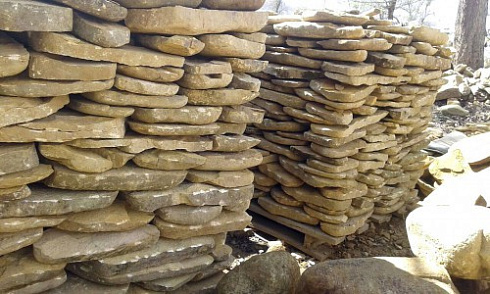 Kamenclub.ru: Песчаник колотый для облицовки (фр. 2-3 см)  купить в Нововоронеже песчаник бежевый серый рыжий песчаник строительный 5000 руб/т   фото КАМЕНЬ КЛУБ