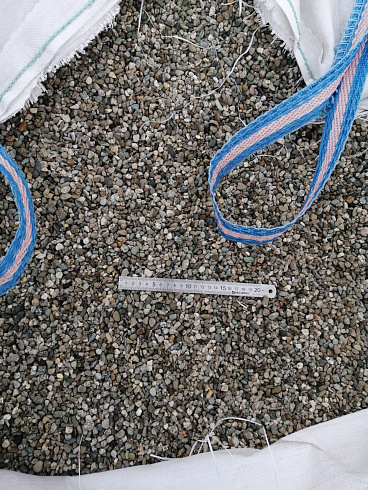 Kamenclub.ru: Галька речная окат (серая) фр.5-10 мм купить  в Нововоронеже галька речная серая, серый, темно-серый, светло-серый, коричневый речная окатанная галька декоративная ландшатфная 5000 руб/т   фото КАМЕНЬ КЛУБ