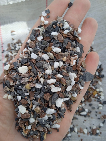 Kamenclub.ru: Мраморная крошка (щебень крошка микс: белый-зеленый-розовый) фр. 5-10 мм  купить в Нововоронеже мрамор белый, зеленый, розовый, разноцветный, молочный декоративная ландшафтная мраморная крошка 9500 руб/т   фото КАМЕНЬ КЛУБ