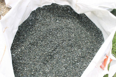 Kamenclub.ru: Щебень крошка зеленый (змеевик) фр. 5-10 мм  купить в Нововоронеже змеевик зеленый, салатовый ландшафтный декоративный щебень крошка 7 200 руб/т   фото КАМЕНЬ КЛУБ