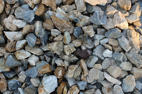 Kamenclub.ru: Мраморная крошка (щебень крошка медовый) фр. 20-40 мм.  купить в Нововоронеже мрамор бежевый рыжий желтый ландшафтная мраморная крошка 12000 руб/т   фото КАМЕНЬ КЛУБ