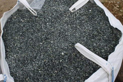 Kamenclub.ru: Щебень крошка зеленый (змеевик) фр. 10-20 мм.  купить в Нововоронеже змеевик зеленый, салатовый декоративная ландшафтная каменная крошка щебня 7 200 руб/т   фото КАМЕНЬ КЛУБ