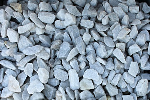 Kamenclub.ru: Мраморная крошка, щебень, цвет-белый,  фр. 20-40 мм.  купить в Нововоронеже мрамор белый молочный слоновая кость айвори  мраморная крошка ландшафтная 12000 руб/т   фото КАМЕНЬ КЛУБ