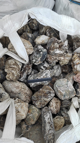 Kamenclub.ru: Кварцевый валунчик фр.100-300 мм.  купить в Нововоронеже кварц белый, бежевый молочный рыжий крупный природный камень галечник 7850 руб/т   фото КАМЕНЬ КЛУБ