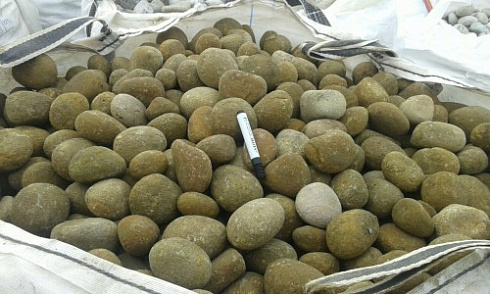 Kamenclub.ru: Песчаник ядра, фр. 100-300 мм  купить в Нововоронеже песчаник бежевый серый рыжий речная галька 5 000 руб/т   фото КАМЕНЬ КЛУБ