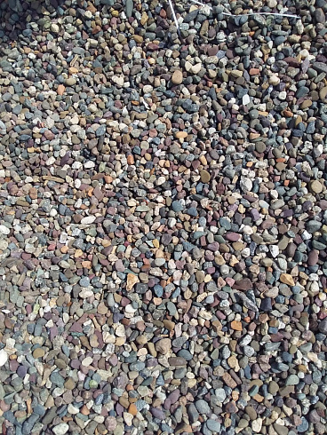 Kamenclub.ru: Галька речная окат цветная фр.5-10 мм. купить  в Нововоронеже галька речная белый, серый, красноватый, синий, темно-серый речная окатанная галька декоративная 6800 руб/т   фото КАМЕНЬ КЛУБ