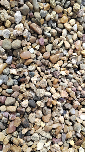 Kamenclub.ru: Галька окат (серо-желтая) фр.5-10 мм. купить  в Нововоронеже галька речная рыжий, желтый, рыжий, серо-желтый речная окатанная галька декоративная 5000 руб/т   фото КАМЕНЬ КЛУБ