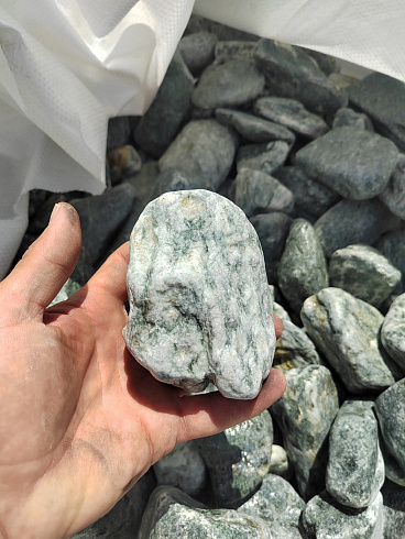 фото Галтованный жадеит (фр. 70-100 мм)  купить в Нововоронеже в интернет-портале КАМЕНЬ КЛУБ