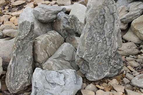 Kamenclub.ru: Песчаник декоративный ландшафтный (фр. 300-500 мм)  купить в Нововоронеже песчаник желтый рыжий серый зеленый валун речной окатанный природный песчаника 4 500 руб/т   фото КАМЕНЬ КЛУБ