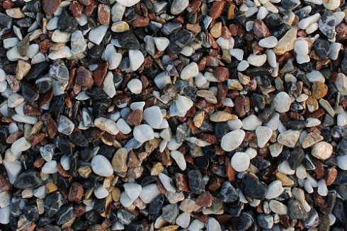 Kamenclub.ru: Мраморная крошка (щебень галтованный микс:: серый-зеленый-розовый) фр.10-20 мм.  купить в Нововоронеже мрамор серый, зеленый, розовый щебень окатанный округлый декоративный ландшафтный 15500 руб/т   фото КАМЕНЬ КЛУБ