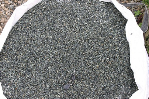 Kamenclub.ru: Щебень крошка зеленый (змеевик) фр. 5-10 мм  купить в Нововоронеже змеевик зеленый, салатовый ландшафтный декоративный щебень крошка 7 200 руб/т   фото КАМЕНЬ КЛУБ