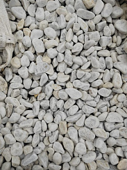 Kamenclub.ru: Мраморная крошка (щебень галтованный белый) фр.40-70 мм.  купить в Нововоронеже мрамор белый молочный айвори окатанный округлый природный камень 17000 руб/т   фото КАМЕНЬ КЛУБ