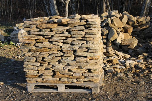 Kamenclub.ru: Песчаник колотый для облицовки (фр. 2-3 см)  купить в Нововоронеже песчаник бежевый серый рыжий песчаник строительный 5000 руб/т   фото КАМЕНЬ КЛУБ