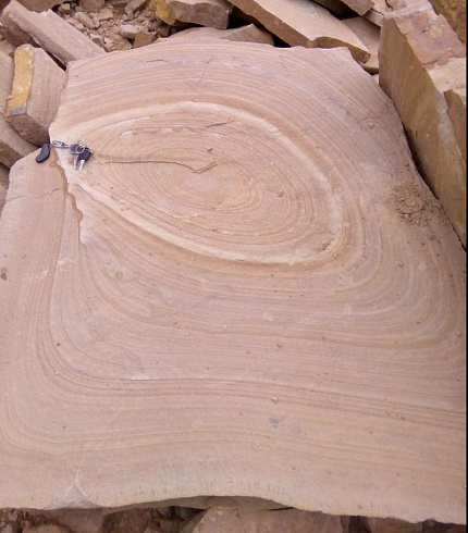 Kamenclub.ru: Форматный камень (плаха) пошаговая дорожка от 70-150 см (4 -12 см)  купить в Нововоронеже плитняк  форматный плаха желтый песчаник 9 000 руб/т   фото КАМЕНЬ КЛУБ