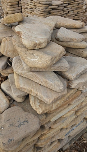 Kamenclub.ru: Песчаник пластушка галтованный желтый с рисунком (3 см)  купить в Нововоронеже плитняк - пластушка желтый песчаник 21000 руб/м3   фото КАМЕНЬ КЛУБ