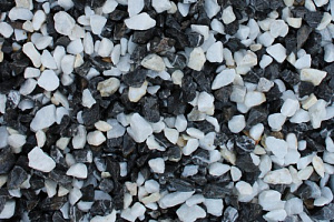 Kamenclub.ru: Мраморная крошка (щебень крошка микс : черный-белый) фр. 10-20 мм.  купить в Нововоронеже мрамор белый, черный каменная декоративная крошка ландшафтная 12000 руб/т   фото КАМЕНЬ КЛУБ