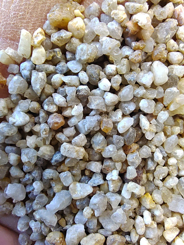 Кварцевый песок для площадок фр. 2-5 мм.  купить в Нововоронеже фото Камень Клуб