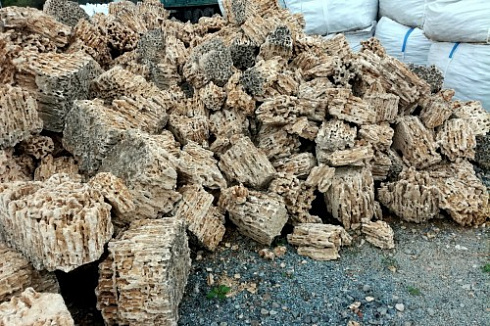 Kamenclub.ru: Крымский природный меотис фр. 100-500 мм.  купить в Нововоронеже меотис бежевый рыжий молочный желтый ракушечник 4 500 руб/т   фото КАМЕНЬ КЛУБ