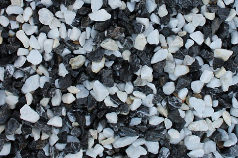 Kamenclub.ru: Мраморная крошка (щебень крошка микс : белый-черный-розовый) фр. 3-5 мм.  купить в Нововоронеже мрамор белый, черный, розовый, разноцветный мраморная каменная крошка декорвтивная 12000 руб/т   фото КАМЕНЬ КЛУБ