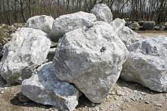 Kamenclub.ru: Мраморизированный известняк фр.500-1500 мм.  купить в Нововоронеже    10000 руб/т   фото КАМЕНЬ КЛУБ
