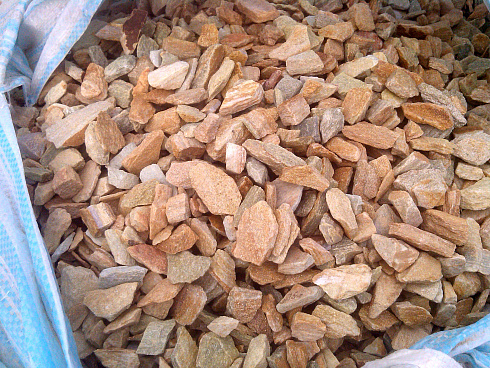 Kamenclub.ru: Щебень крошка желтый (ЗЛАТОЛИТ) фр. 20-40 мм.  купить в Нововоронеже златолит бежевый, золотистый, желтый декоративная каменная крошка 10800 руб/т   фото КАМЕНЬ КЛУБ