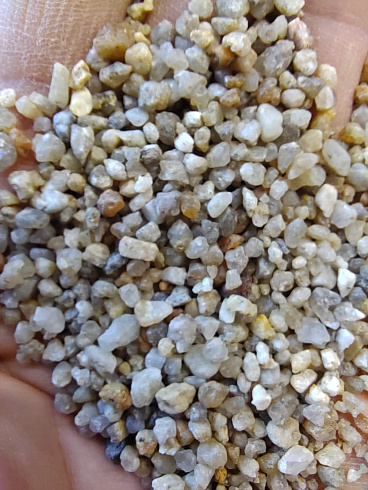 Кварцевый песок для площадок фр. 2-5 мм.  купить в Нововоронеже фото Камень Клуб