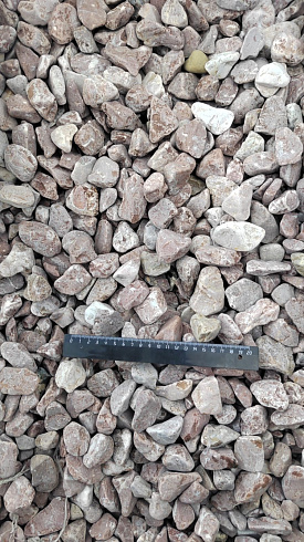 Kamenclub.ru: Мраморная крошка (щебень галтованный розовый) фр.20-40 мм.  купить в Нововоронеже мрамор розовый, красный оголтованный округлый щебень  15000 руб/т   фото КАМЕНЬ КЛУБ