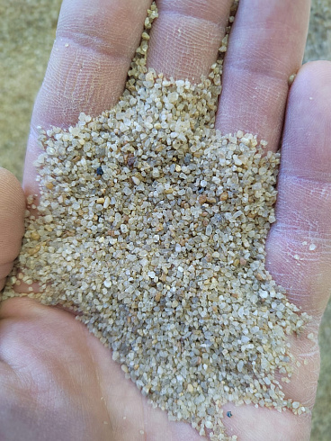 Кварцевый песок для площадок фр. 0,6-1,2 мм.  купить в Нововоронеже фото Камень Клуб