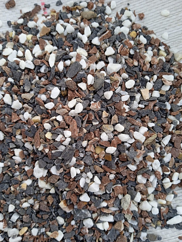 Kamenclub.ru: Мраморная крошка (щебень крошка микс: белый-зеленый-розовый) фр. 5-10 мм  купить в Нововоронеже мрамор белый, зеленый, розовый, разноцветный, молочный декоративная ландшафтная мраморная крошка 9500 руб/т   фото КАМЕНЬ КЛУБ