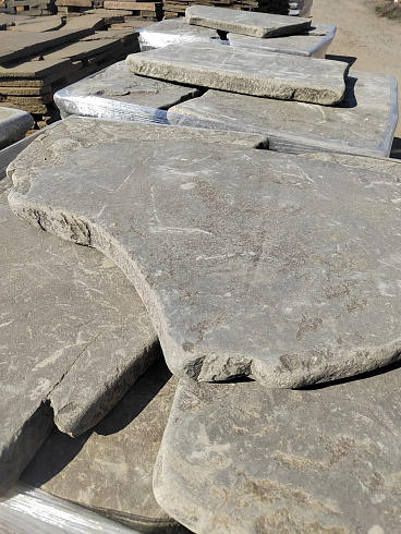 Kamenclub.ru: Песчаник галтованный для облицовки (фр. 2-5 см)  купить в Нововоронеже песчник рыжий желтый серый песчаник окатанный речной 6 000 руб/т   фото КАМЕНЬ КЛУБ