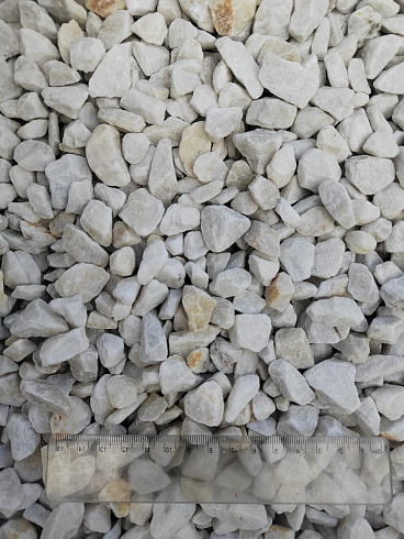 Kamenclub.ru: Мраморная крошка, щебень, цвет-белый, фр. 10-20 мм.  купить в Нововоронеже мрамор белый, молочный айвори каменная ландшафтная декоративная крошка шебня 12000 руб/т   фото КАМЕНЬ КЛУБ