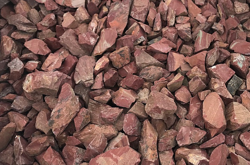 Kamenclub.ru: Щебень крошка красный (ЯШМА) фр. 5-10 мм.  купить в Нововоронеже крошка каменная яшмы красный, бордовый, темно-красный декоративная крошка ландшафтная каменная яшмоидная 8500 руб/т   фото КАМЕНЬ КЛУБ
