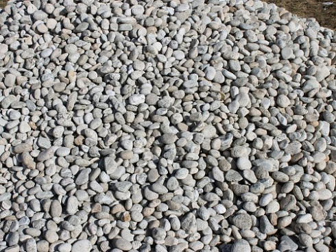Kamenclub.ru: Галька речная окат (серо-белая) фр. 70-120 мм купить  в Нововоронеже галька галечник бело-серая, серо-белая, серая, белая речная природная галька  8000 руб/т   фото КАМЕНЬ КЛУБ