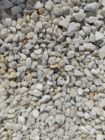 Kamenclub.ru: Мраморная крошка, щебень, цвет-белый, фр. 5-10 мм.  купить в Нововоронеже мрамор белый, айвори, молочный мраморная каменная крошка ландшафтная 12000 руб/т   фото КАМЕНЬ КЛУБ