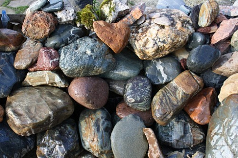 Kamenclub.ru: Ландшафтные валунчики фр.100-500 мм.  купить в Нововоронеже крупный природный камень серый, темно-серый, светло-серый речной валун крупный 4800 руб/т   фото КАМЕНЬ КЛУБ