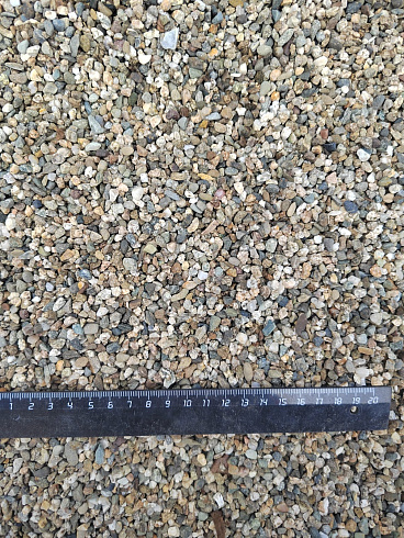 Kamenclub.ru: Галька речная окат (серая) фр.3-5 мм купить  в Нововоронеже галька речная серая бежевый темно-серый окатанный речной камень округлый 9500 руб/т   фото КАМЕНЬ КЛУБ