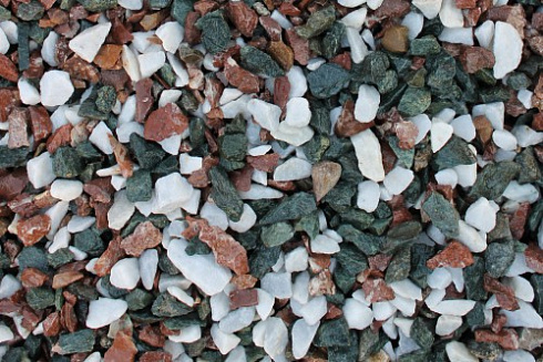 Kamenclub.ru: Мраморная крошка (щебень крошка микс: белый-розовый) фр. 10-20 мм.  купить в Нововоронеже мрамор белый, розовый каменный декоративный ландшафтный щебень 12000 руб/т   фото КАМЕНЬ КЛУБ