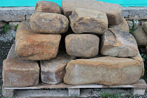 Kamenclub.ru: Песчаник для строительства и кладки (фр. 200-400 мм)  купить в Нововоронеже песчаник бежевый серый рыжий желтый блоки для строительства из песчаника 6500 руб/т   фото КАМЕНЬ КЛУБ